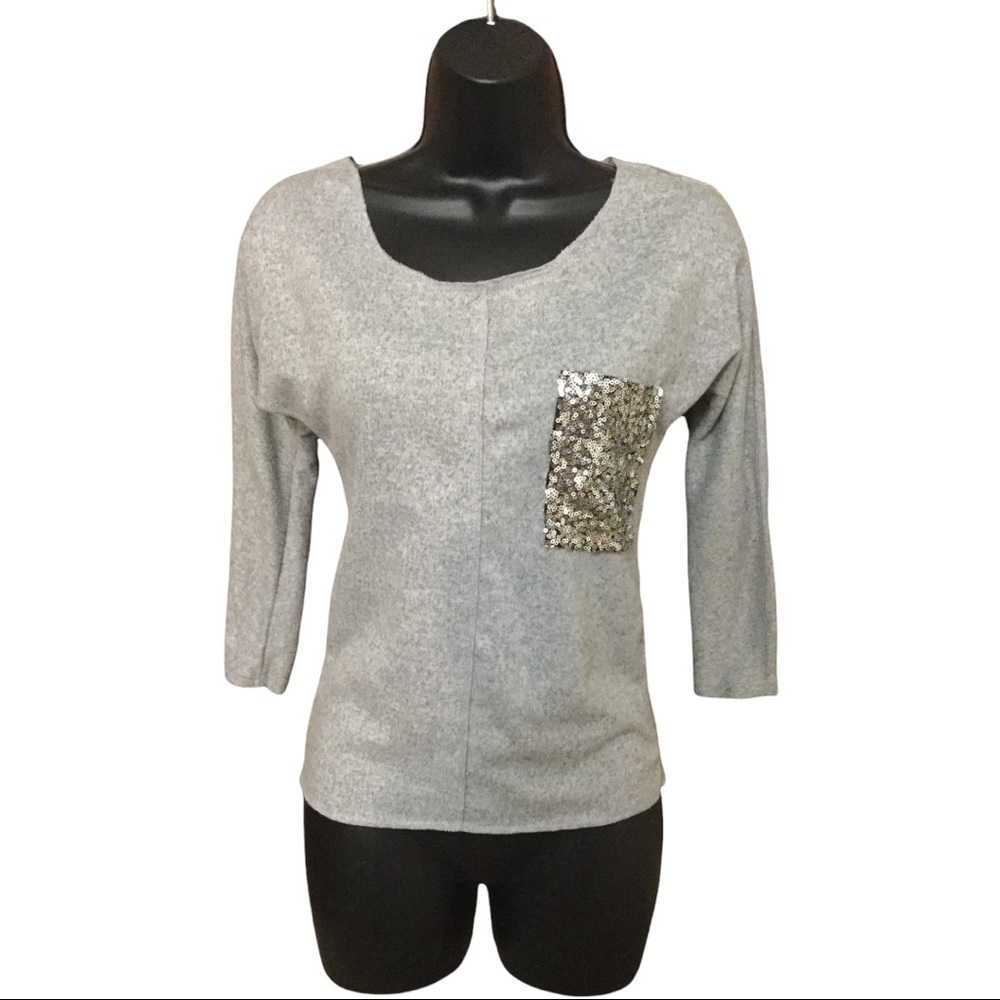 Boutique gray & Silver Sequence 3/4 Scoop Neck Size Small